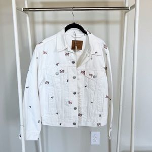 White denim Levi’s jacket with floral embroidery - Size small